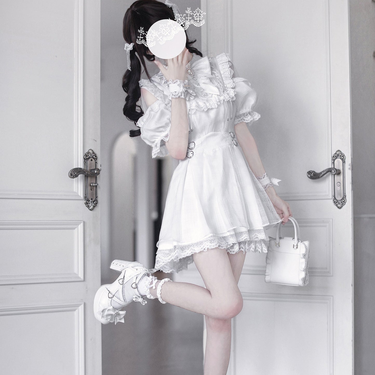 純白の天使の刺繍フリルワンピース