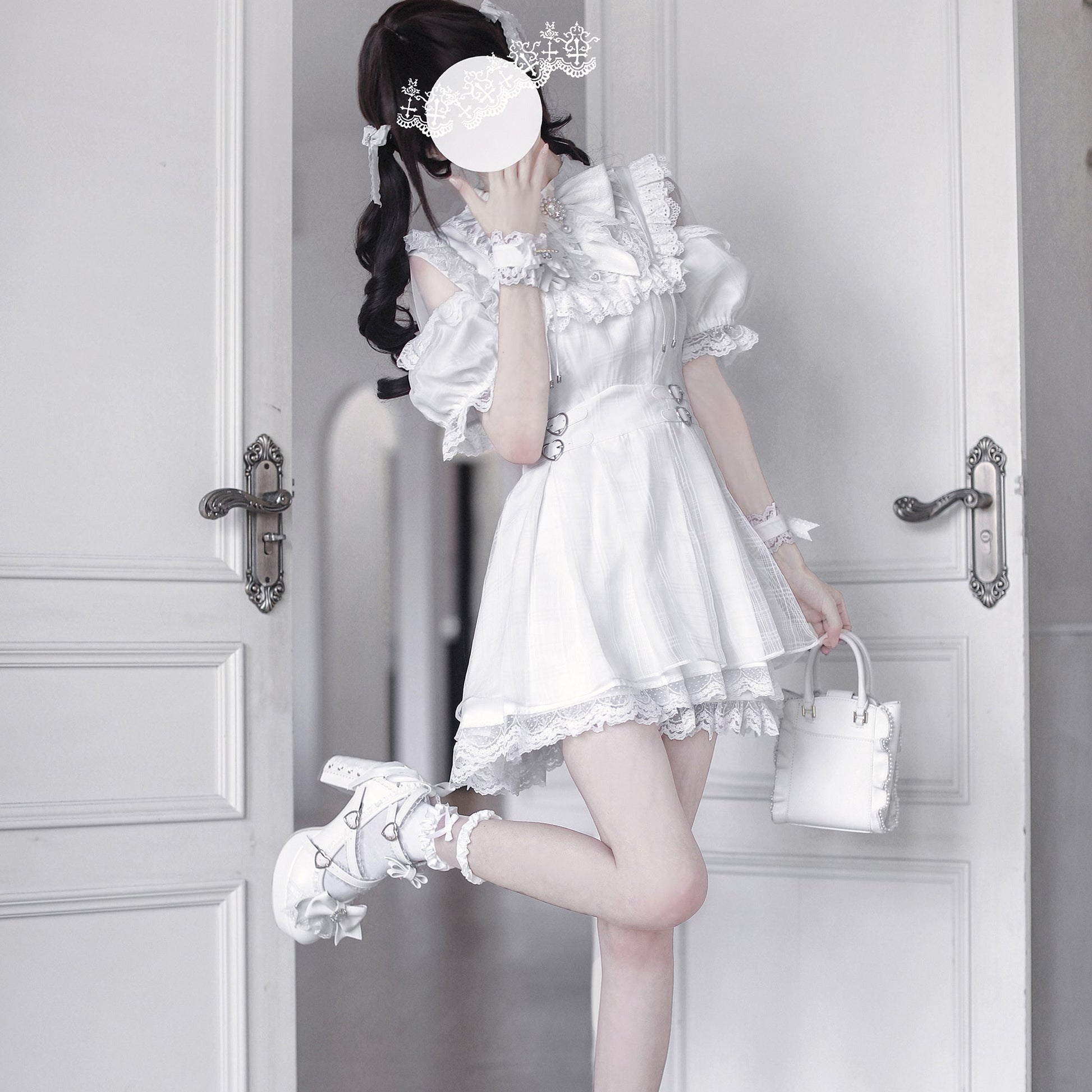 純白の天使の刺繍フリルワンピース