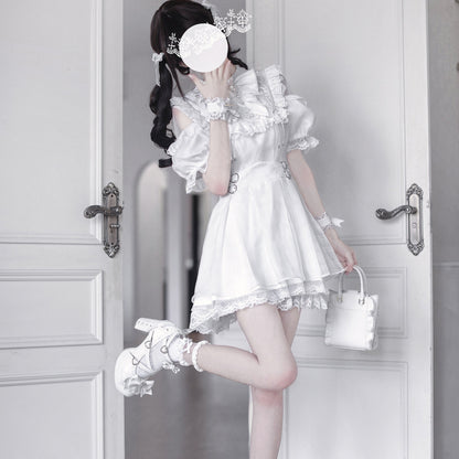 純白の天使の刺繍フリルワンピース