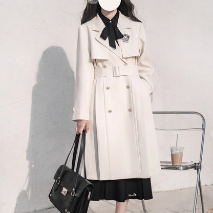 文学令嬢のトレンチコートとブラウスとプリーツスカート - Ivory Trench