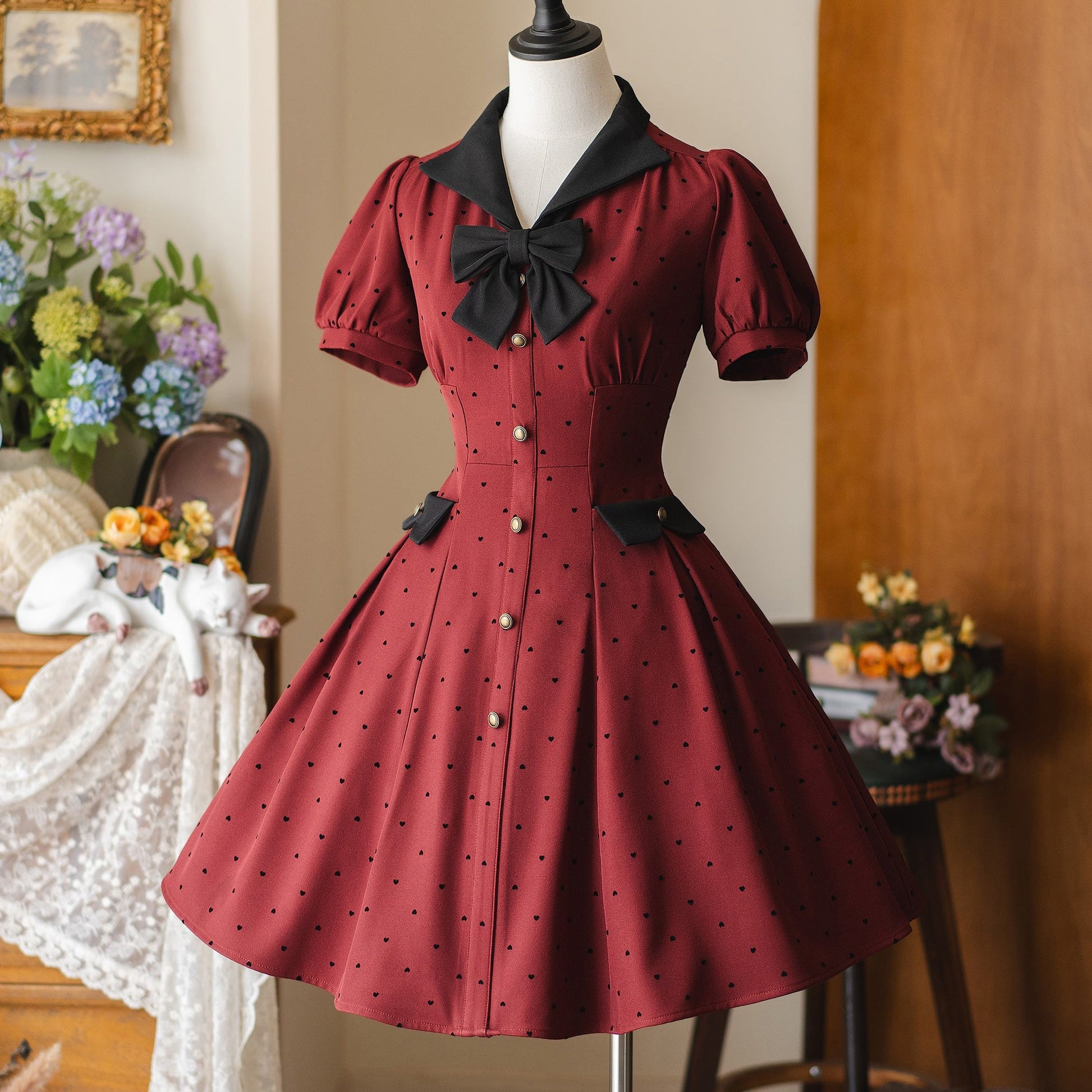 映画女優の水玉柄クラシカルワンピース - Madder Red
