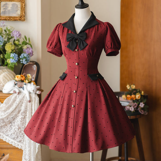 映画女優の水玉柄クラシカルワンピース - Madder Red