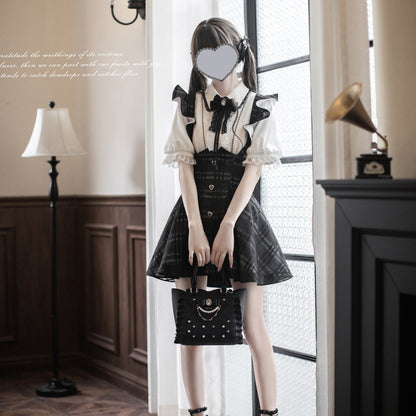 黒墨格子柄のジャンパースカートとブラウス - ショート丈