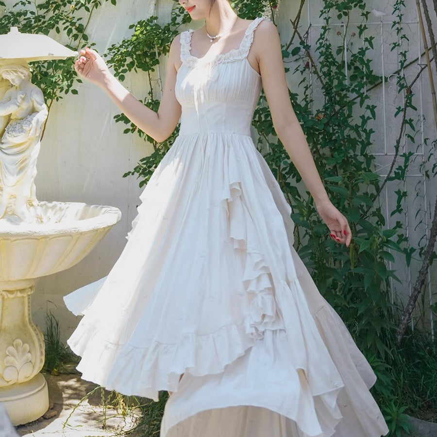 月光の花の刺繍ストラップワンピース