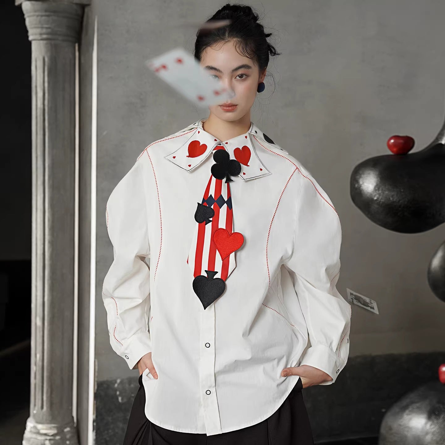 トランプのマークの刺繍ブラウス - White