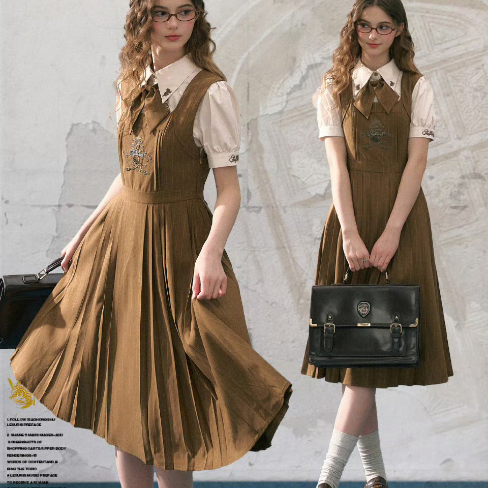 魔法学校の刺繍ジャンパースカートとブラウスとリボンタイ