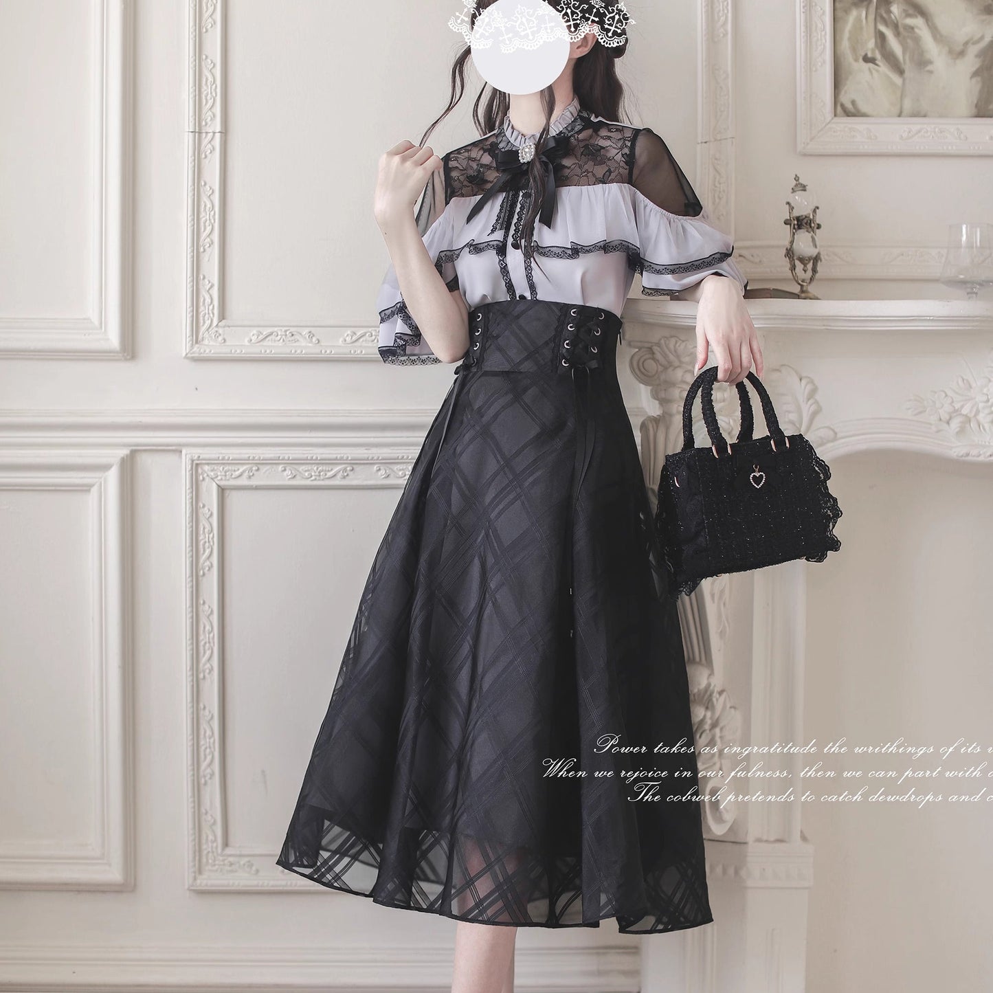 夜会の令嬢のケープトップスとコルセットスカート