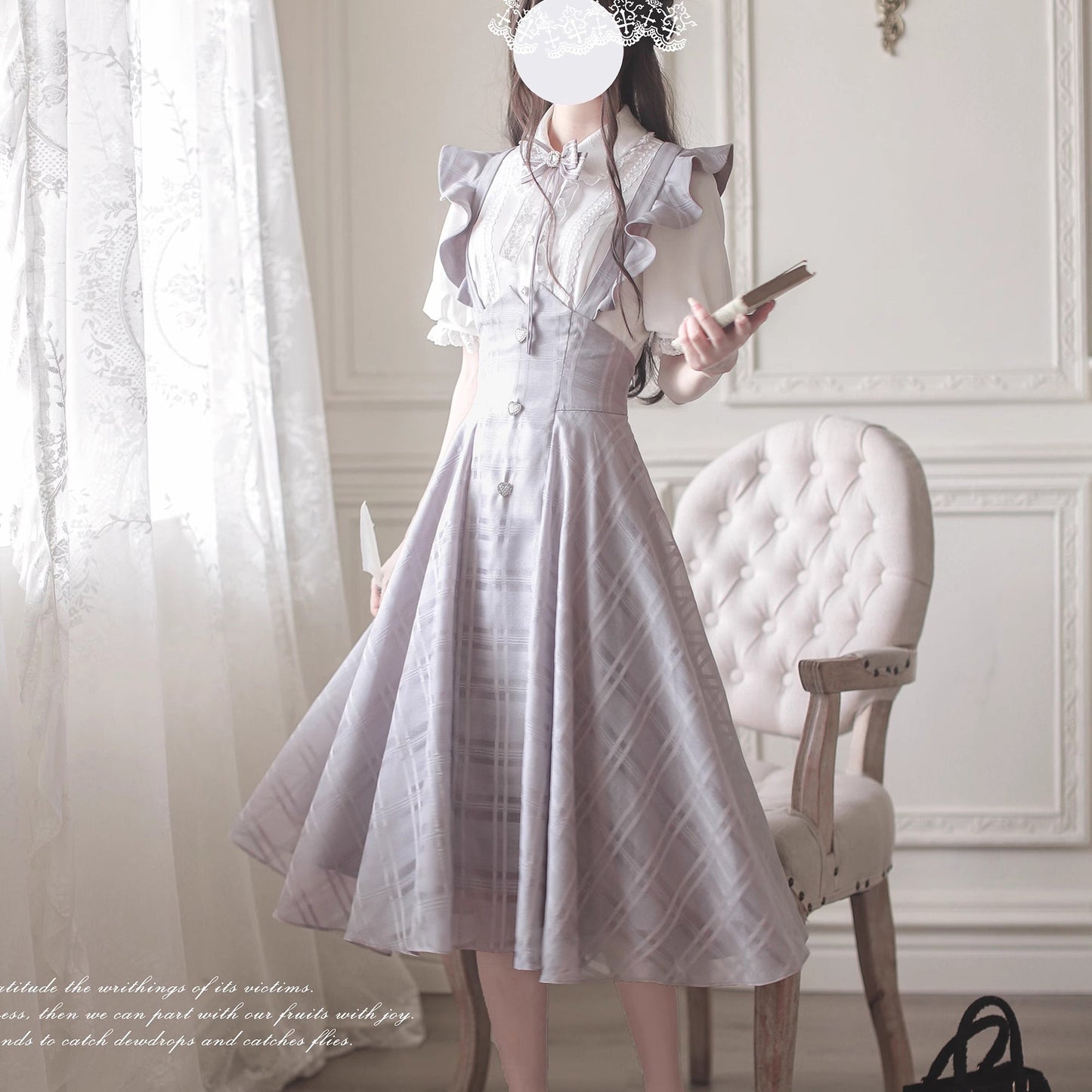 浅紫の令嬢のジャンパースカートとブラウス