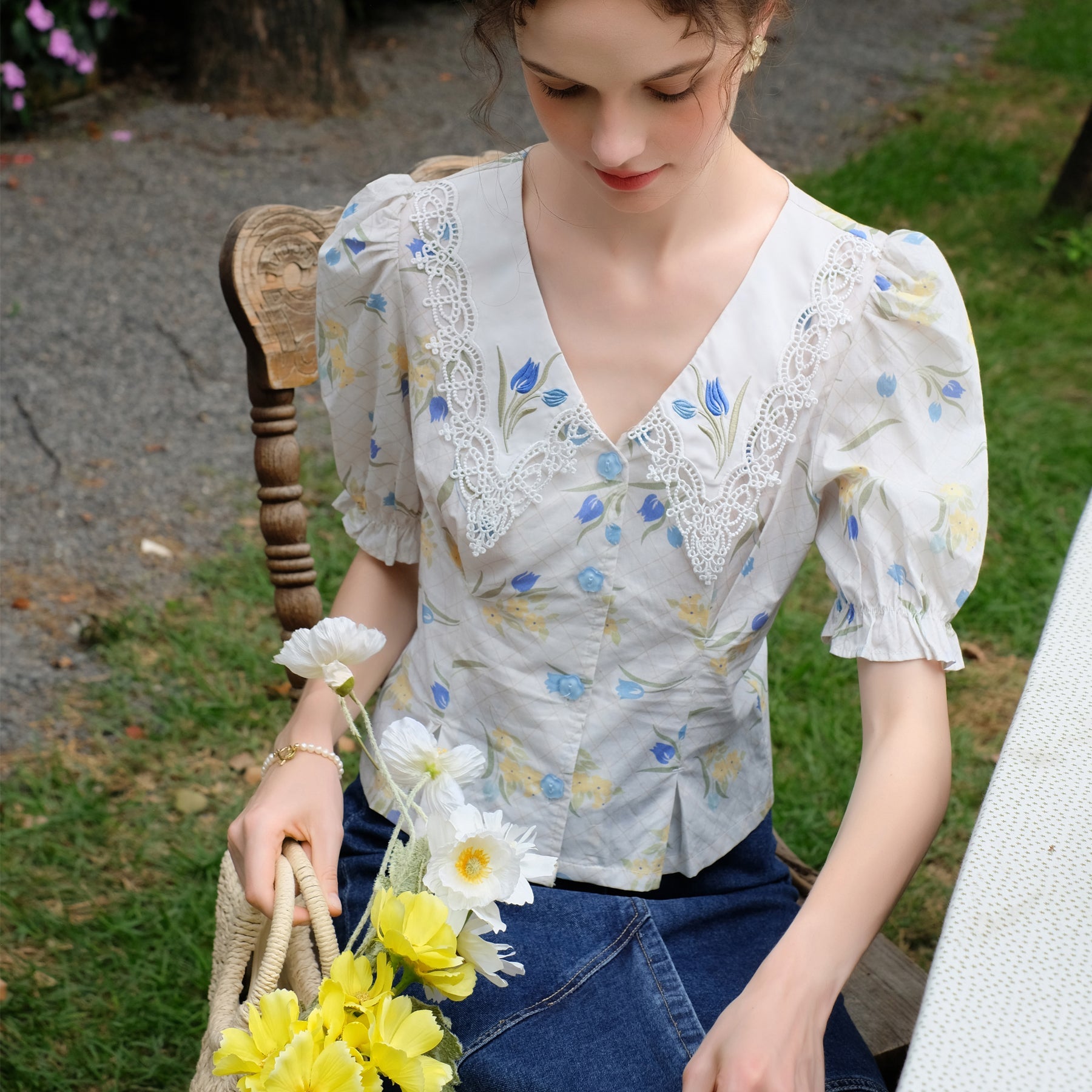 チューリップの花の水彩画ブラウス