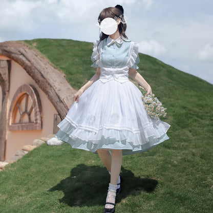 水縹の空色ワンピースと刺繍エプロン