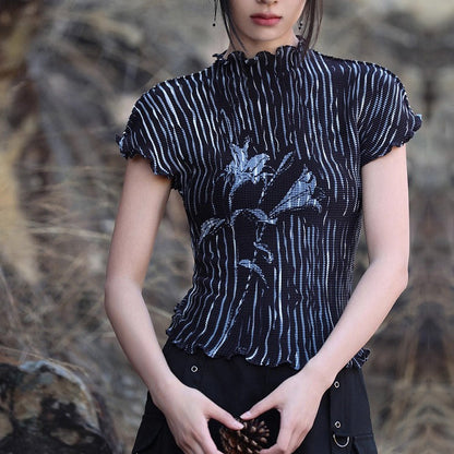 百合の花の水墨画ハイネックトップス