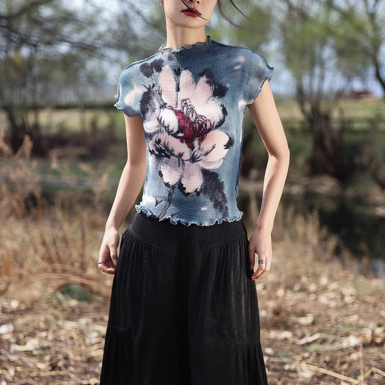 牡丹の花の墨彩画ハイネックトップス