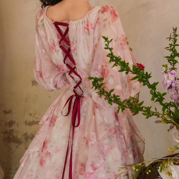 薄紅の薔薇の編み上げワンピース