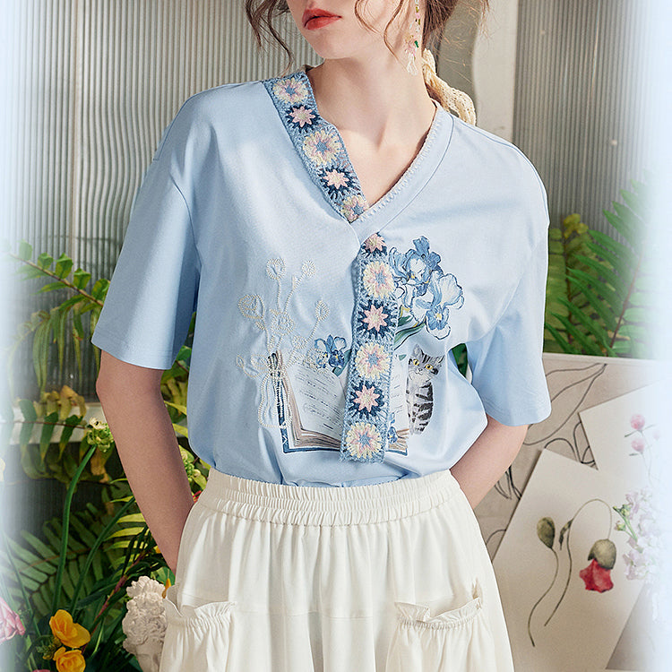 アイリスの花と子猫の刺繍Tシャツ