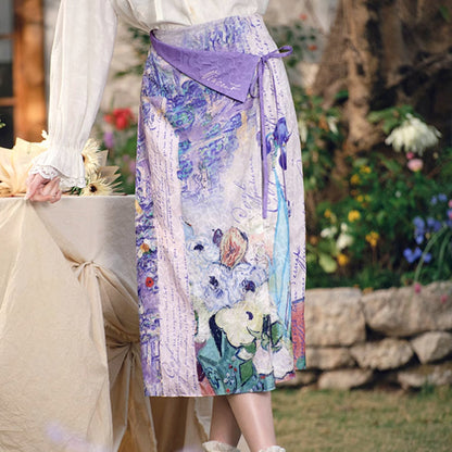 バラとアネモネのある日本の花瓶のスカート