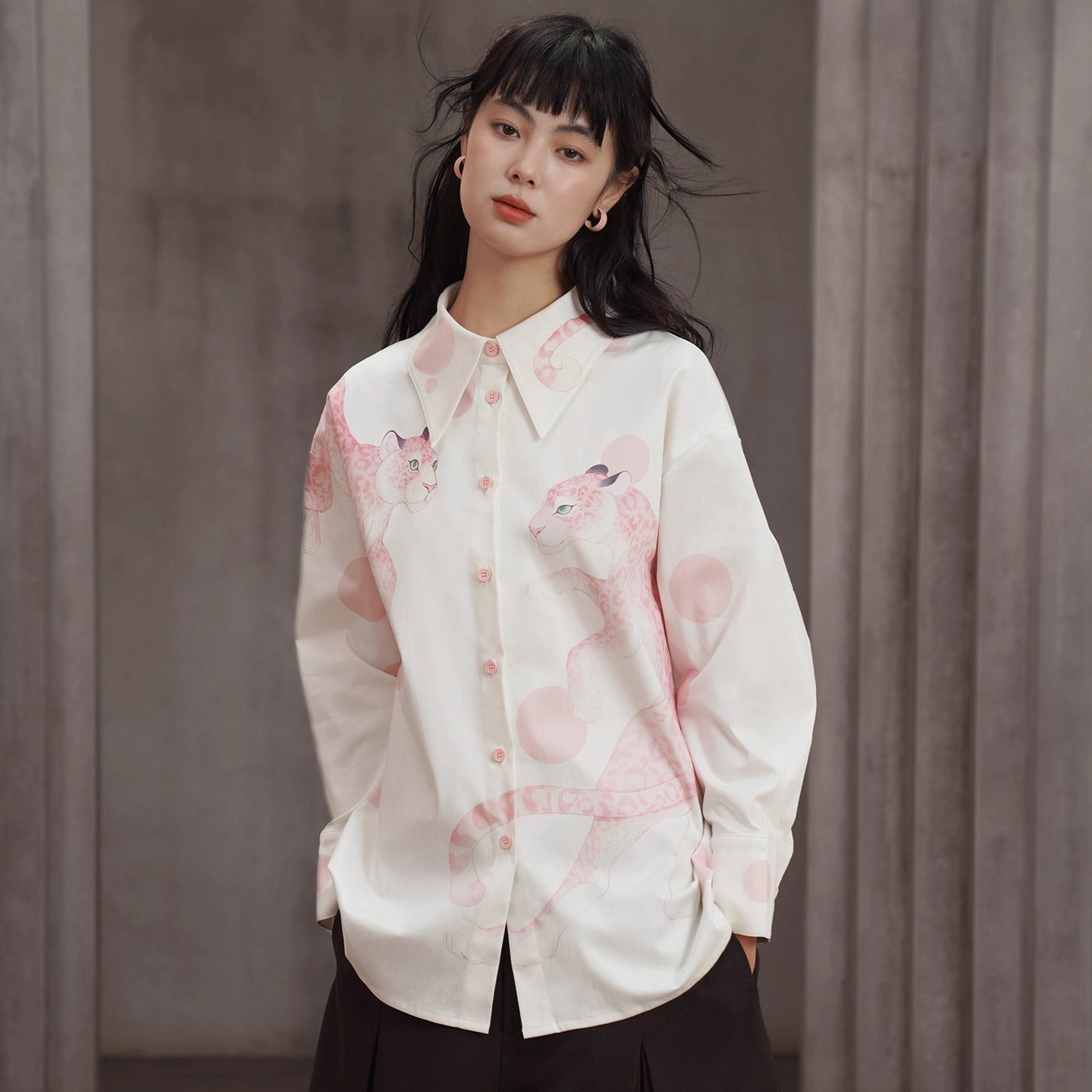 豹の挿絵ブラウス