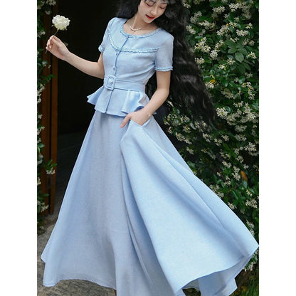 霧青の空色レトロトップスとスカート