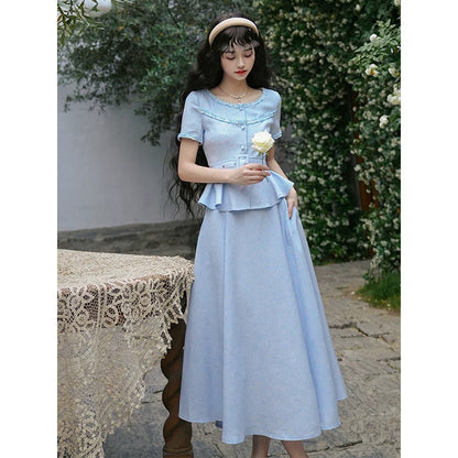 霧青の空色レトロトップスとスカート