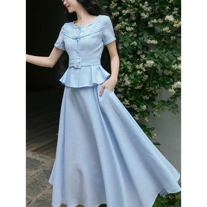 霧青の空色レトロトップスとスカート