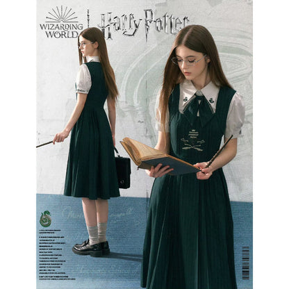 魔法学校の刺繍ジャンパースカートとブラウスとリボンタイ