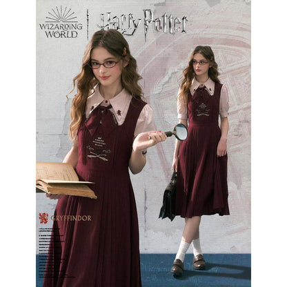 魔法学校の刺繍ジャンパースカートとブラウスとリボンタイ