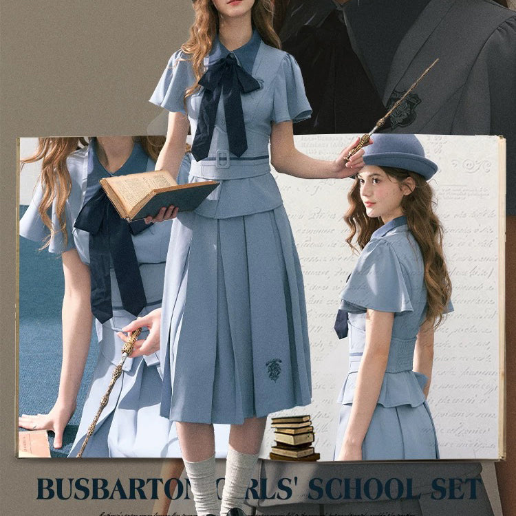 魔法学校の刺繍トップスとコルセットと刺繍プリーツスカート