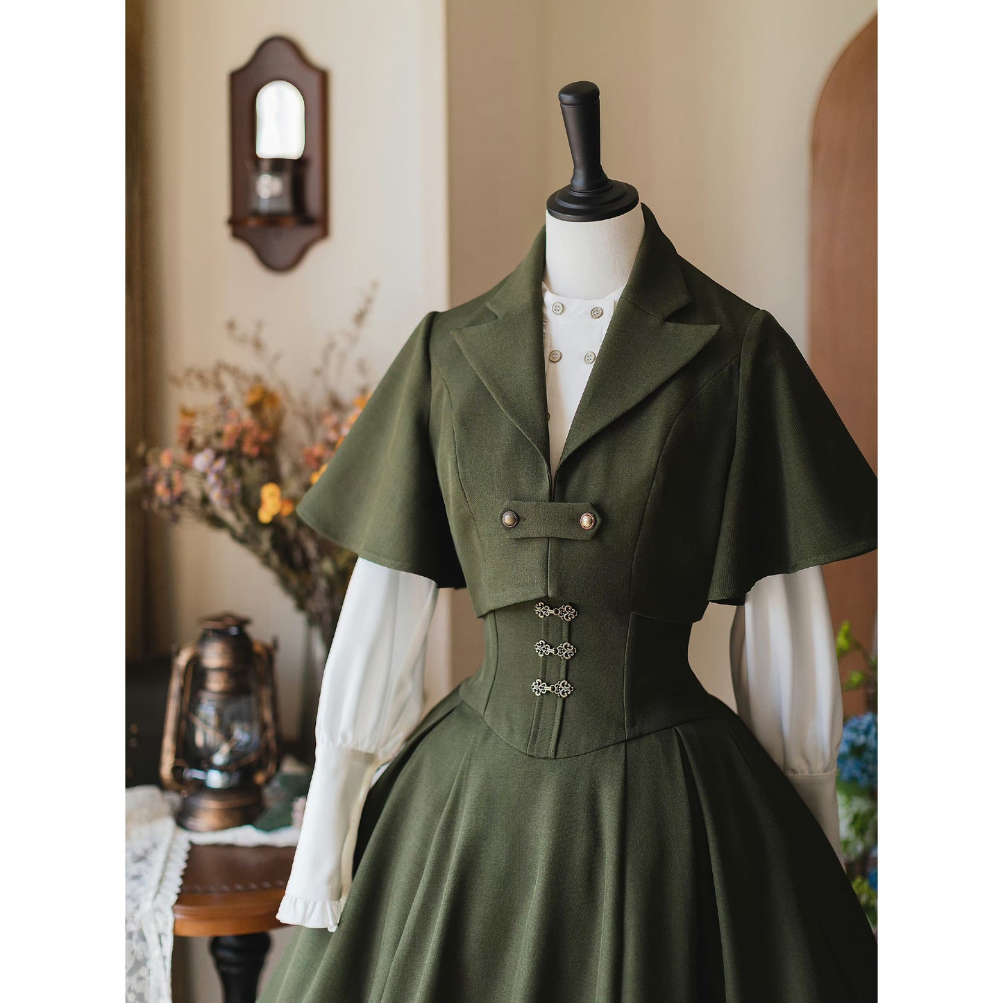 英国のお嬢様のクラシカルジャンパースカート - ショート丈（モスグリーン）