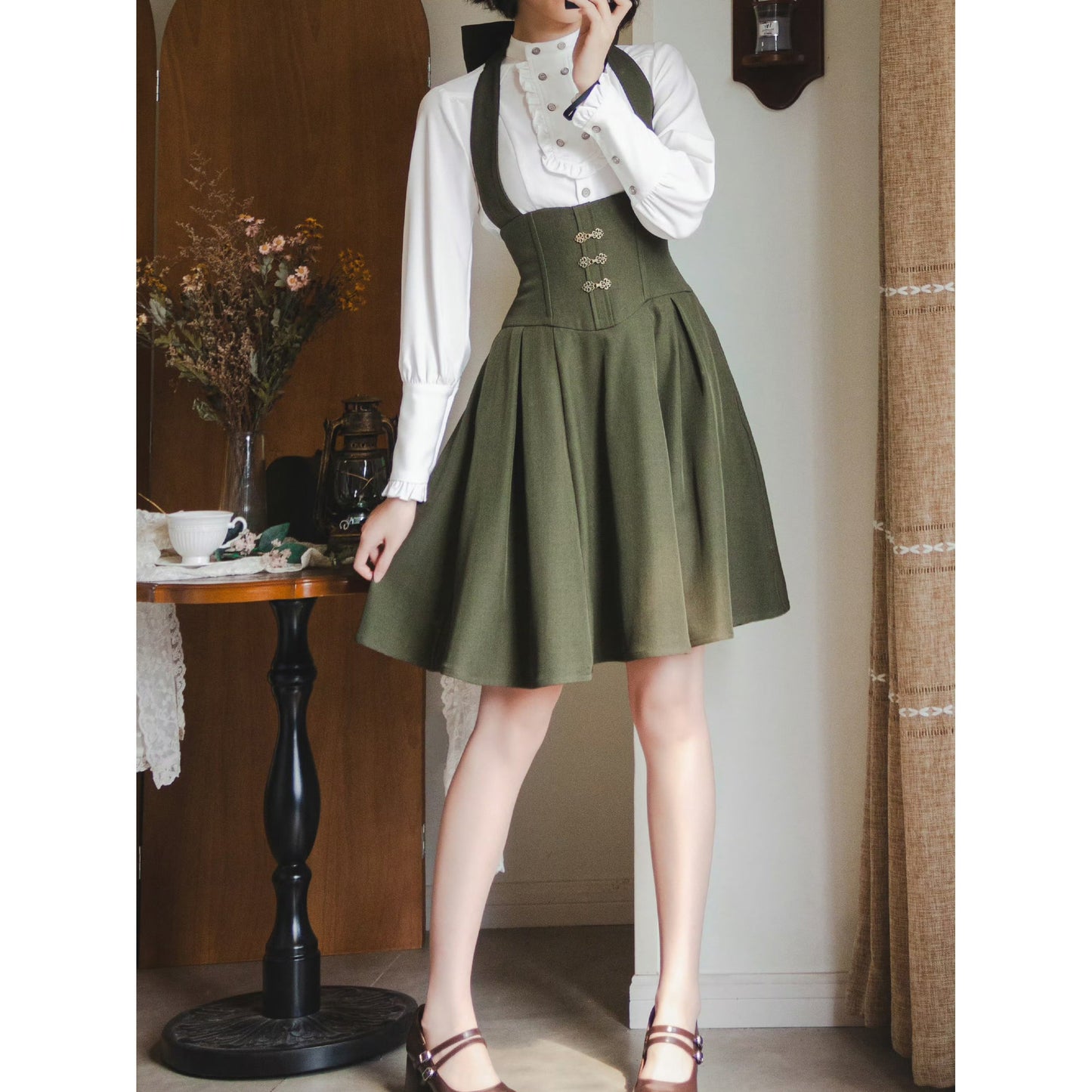 英国のお嬢様のクラシカルジャンパースカート - ショート丈（モスグリーン）