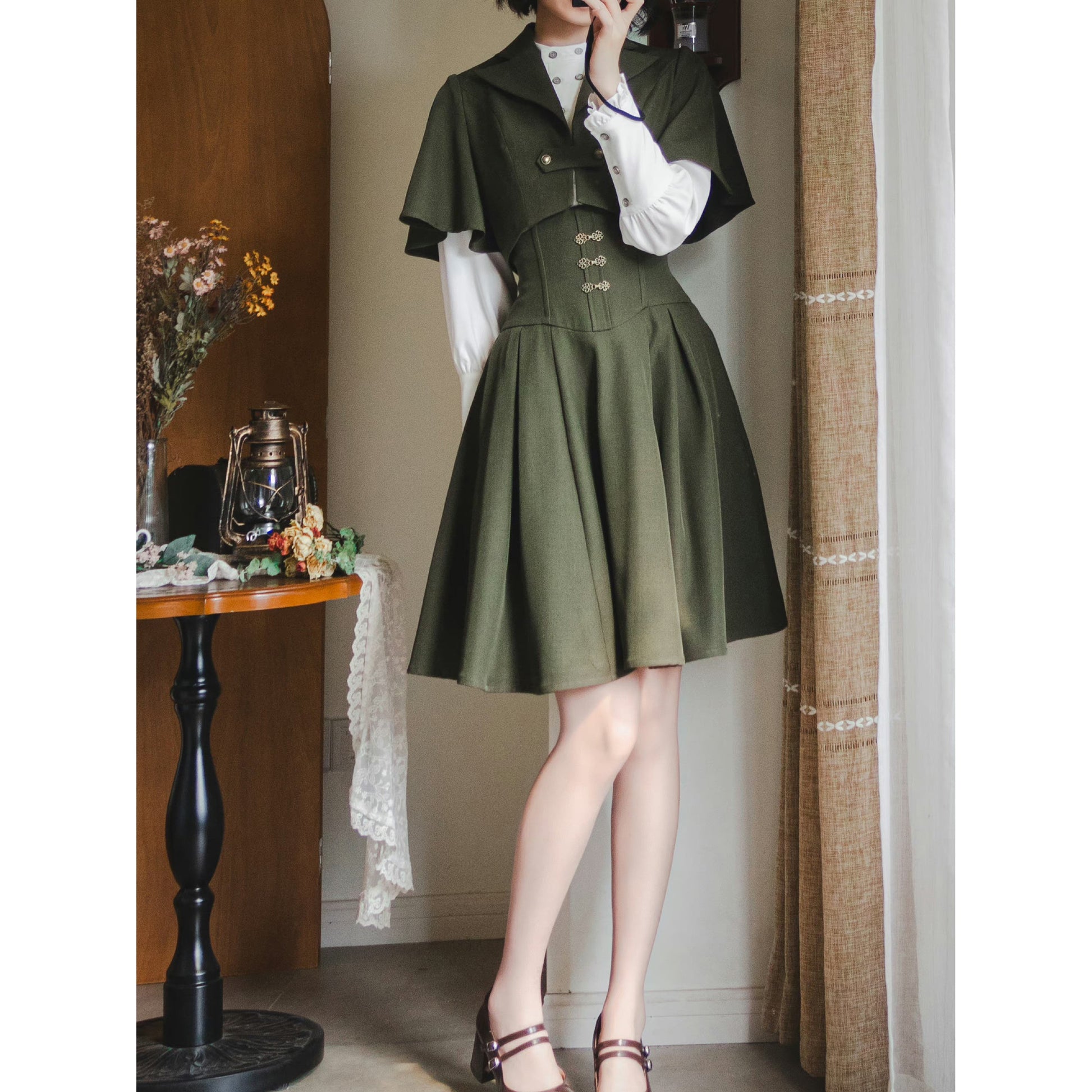 英国のお嬢様のクラシカルジャンパースカート - ショート丈（モスグリーン）