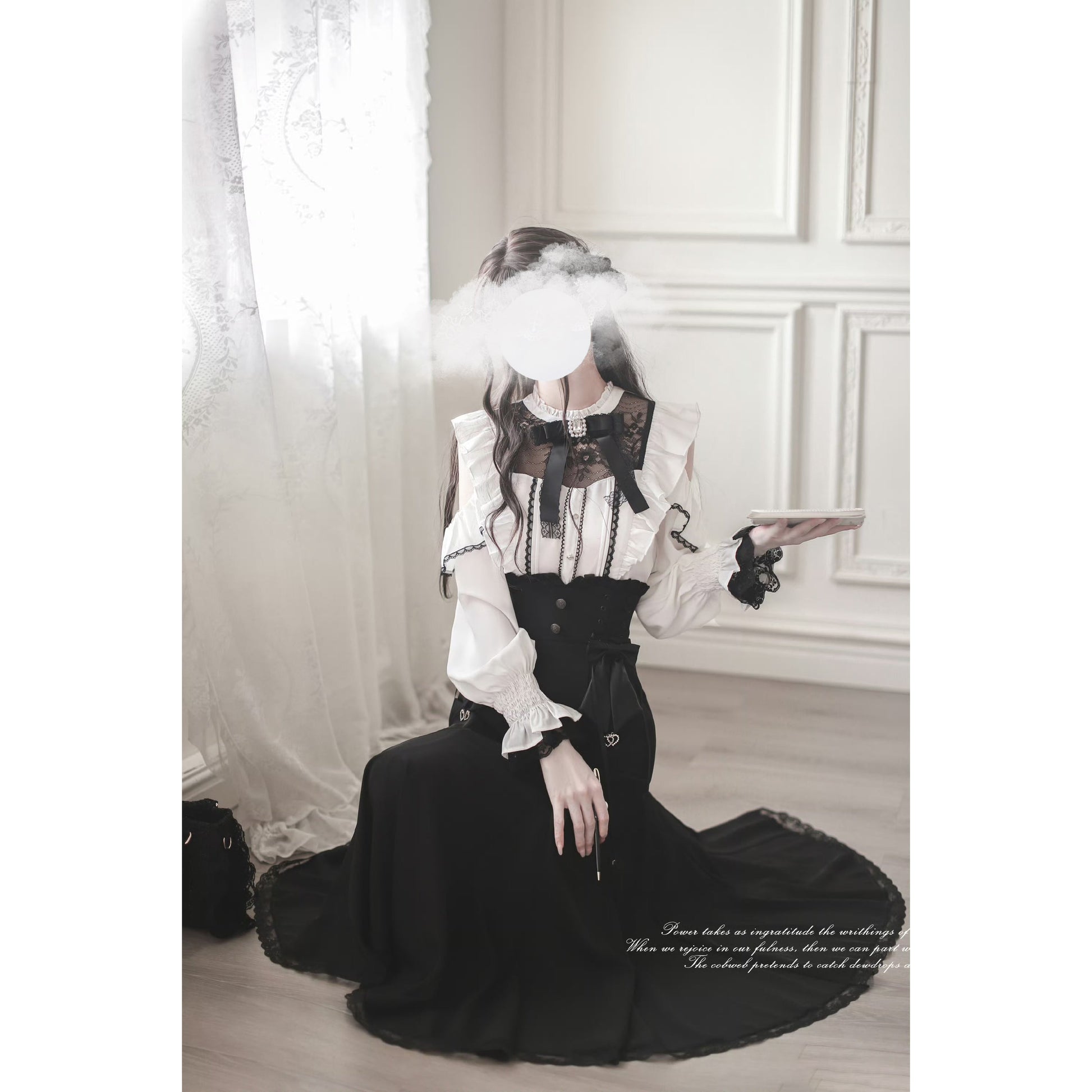 窓辺の令嬢のフリルトップスとコルセットスカート