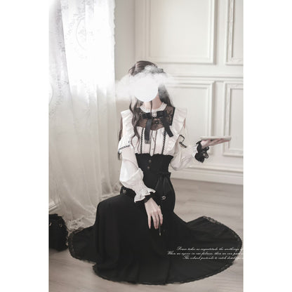 窓辺の令嬢のフリルトップスとコルセットスカート