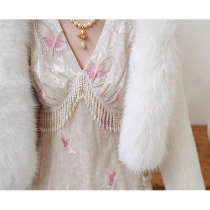 桃色の蝶々の刺繍ワンピース