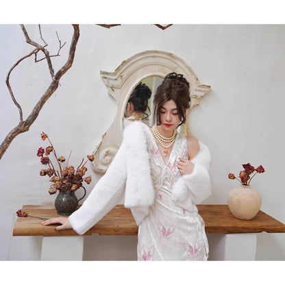 桃色の蝶々の刺繍ワンピース