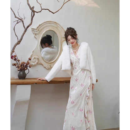 桃色の蝶々の刺繍ワンピース