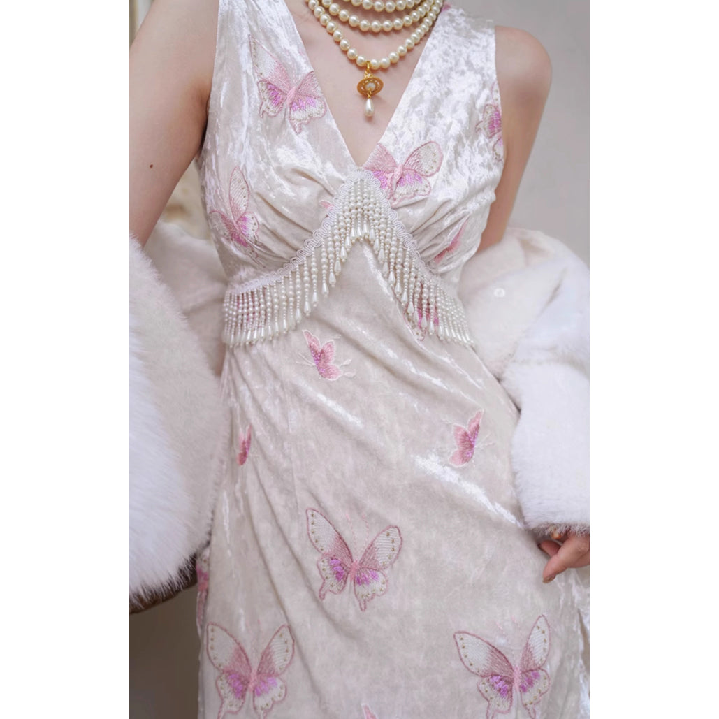桃色の蝶々の刺繍ワンピース