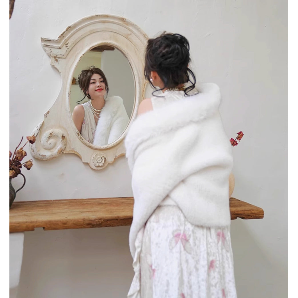 桃色の蝶々の刺繍ワンピース