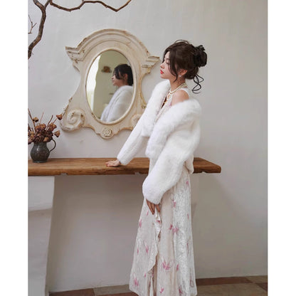 桃色の蝶々の刺繍ワンピース