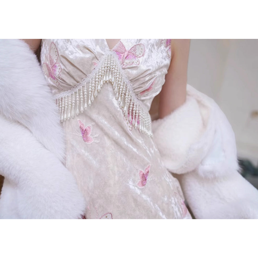 桃色の蝶々の刺繍ワンピース