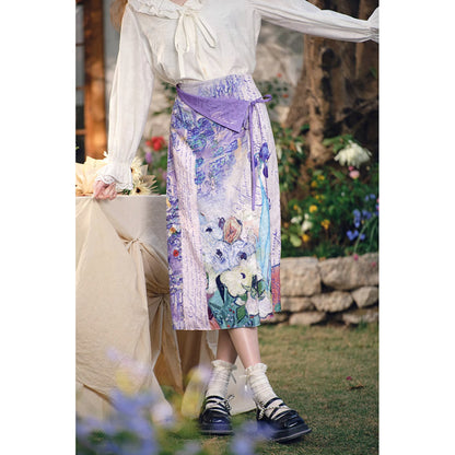 バラとアネモネのある日本の花瓶のスカート