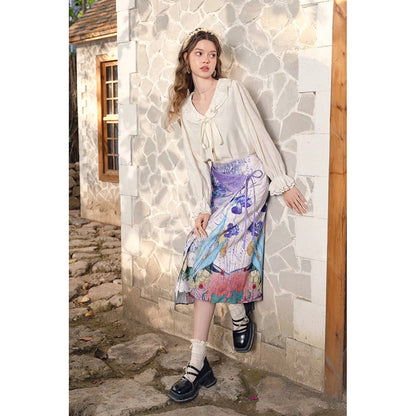 バラとアネモネのある日本の花瓶のスカート