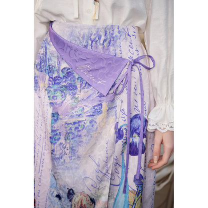 バラとアネモネのある日本の花瓶のスカート