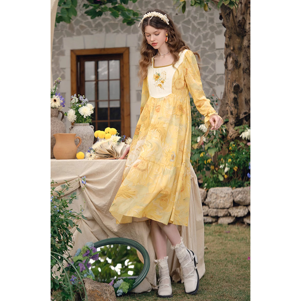 花瓶の向日葵のワンピース