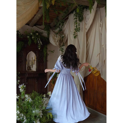 薄花色のお嬢様のロングワンピース