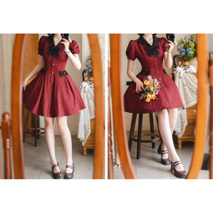 映画女優の水玉柄クラシカルワンピース - Madder Red