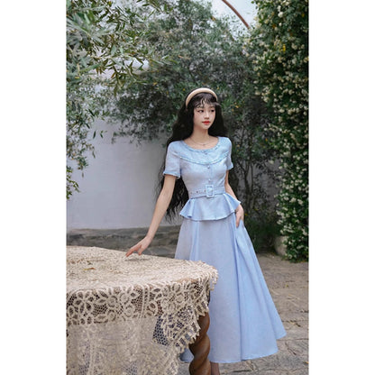 霧青の空色レトロトップスとスカート