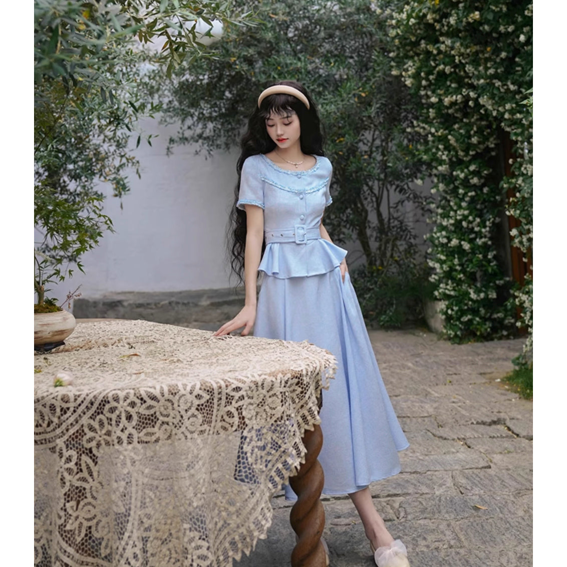 霧青の空色レトロトップスとスカート