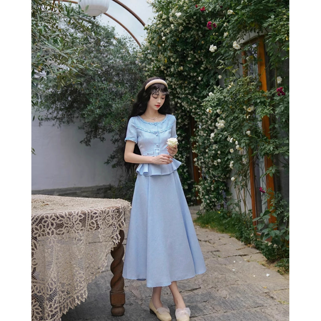 霧青の空色レトロトップスとスカート