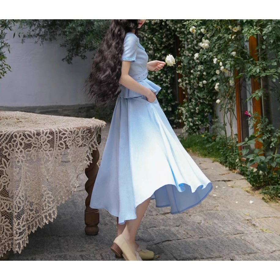 霧青の空色レトロトップスとスカート