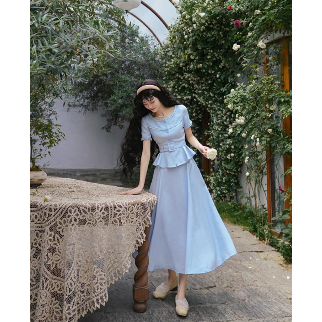霧青の空色レトロトップスとスカート