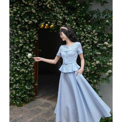 霧青の空色レトロトップスとスカート